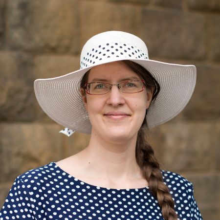 Alice Rez profile photo - woman in hat